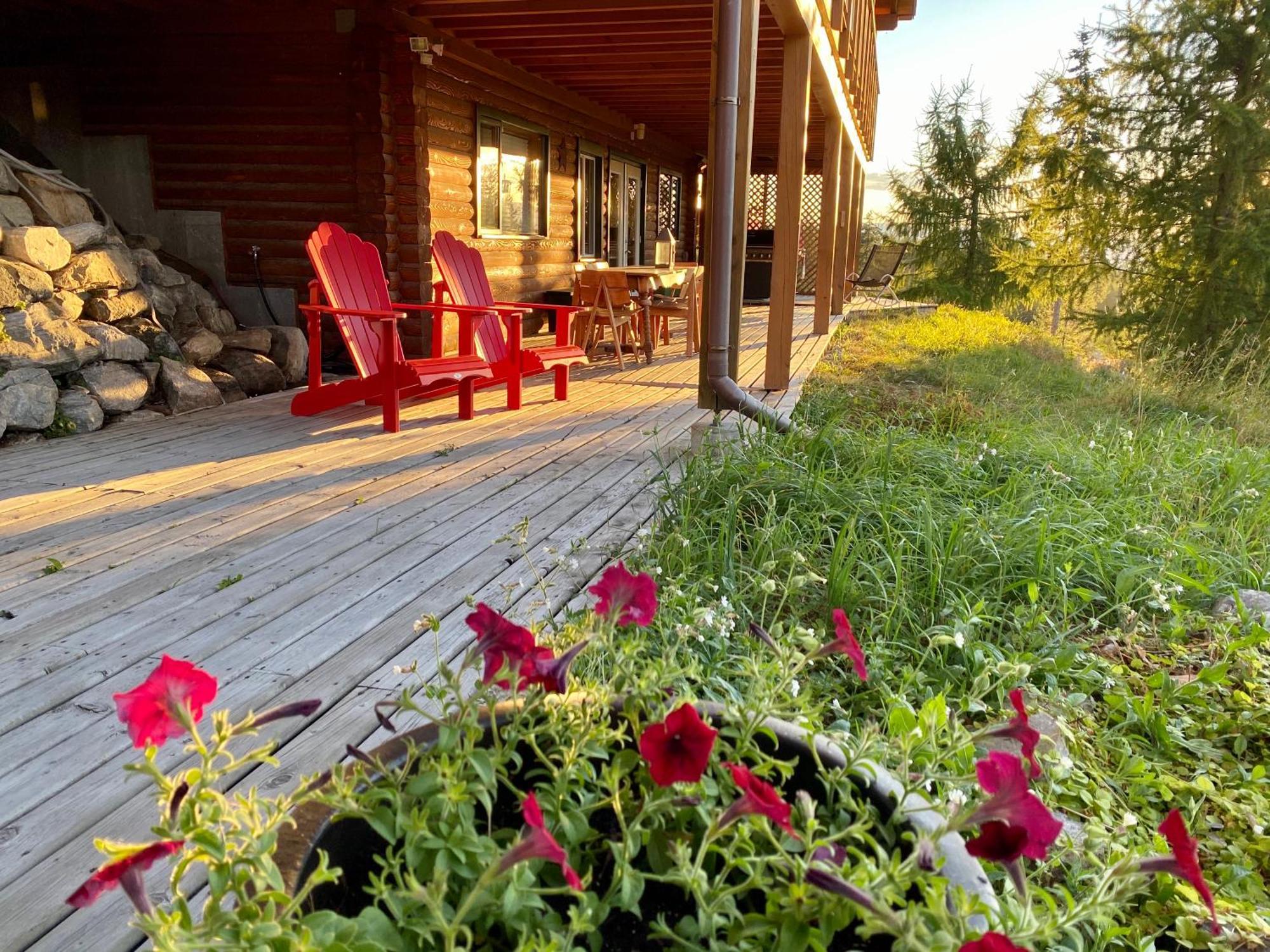 Myra Canyon Lodge Kelowna Buitenkant foto