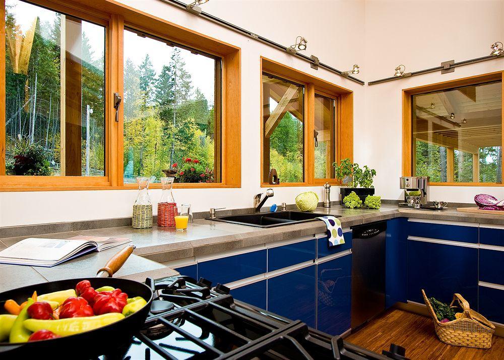 Myra Canyon Lodge Kelowna Buitenkant foto